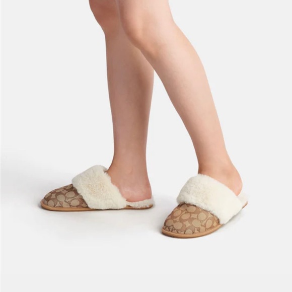 Coach Winter Slippers-New Size 8 - Picture 3 of 3
